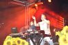 Dj Majk i Dj Romi grają na scenie